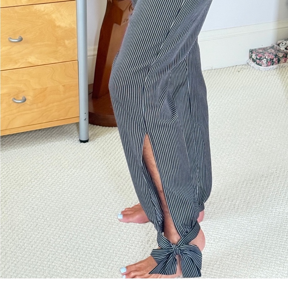Anthropologie tie at bottom pants size XS